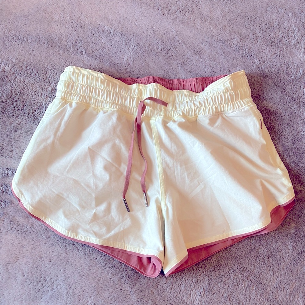 Lululemon Hottie Hot reversible shorts size 4